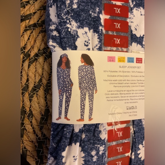 DKNY Sleep Jogger Set With Eye Mask 3 piece set  NWT XL - Picture 5 of 5